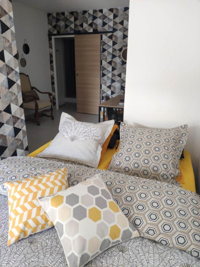 La Tourelle Suite Cosy Entre Vignoble Aixois Et Luberon Le Puy-Sainte-Réparade المظهر الخارجي الصورة