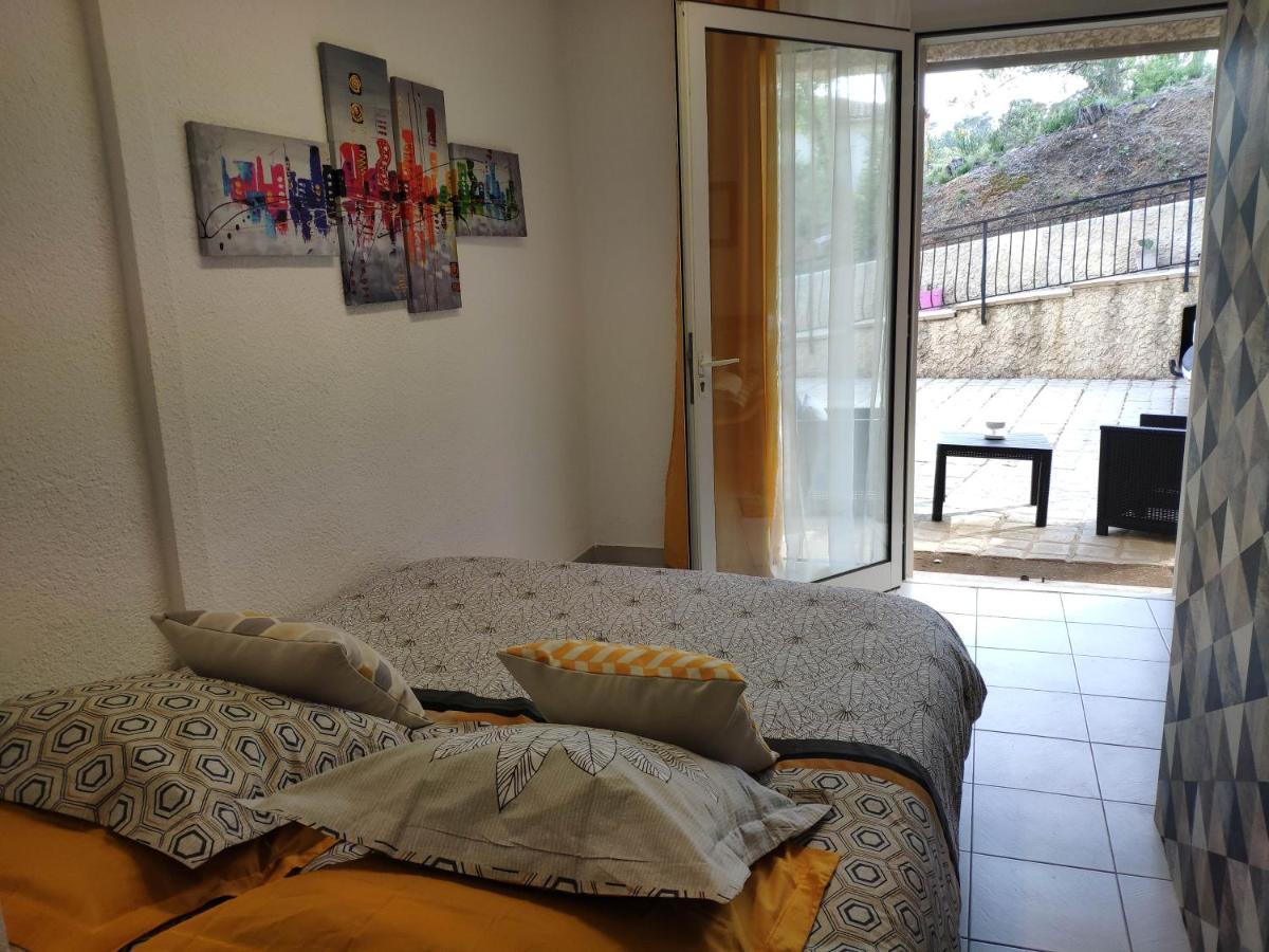 La Tourelle Suite Cosy Entre Vignoble Aixois Et Luberon Le Puy-Sainte-Réparade المظهر الخارجي الصورة