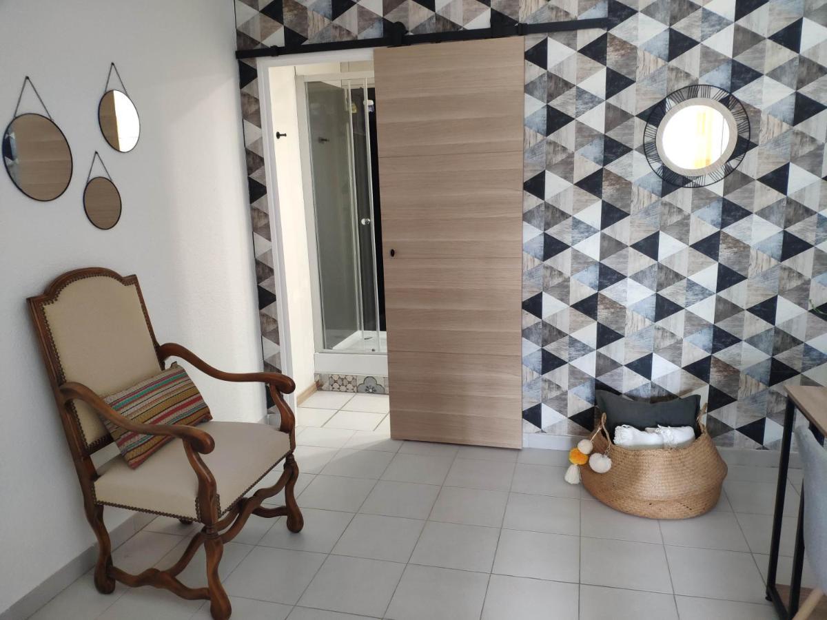 La Tourelle Suite Cosy Entre Vignoble Aixois Et Luberon Le Puy-Sainte-Réparade المظهر الخارجي الصورة