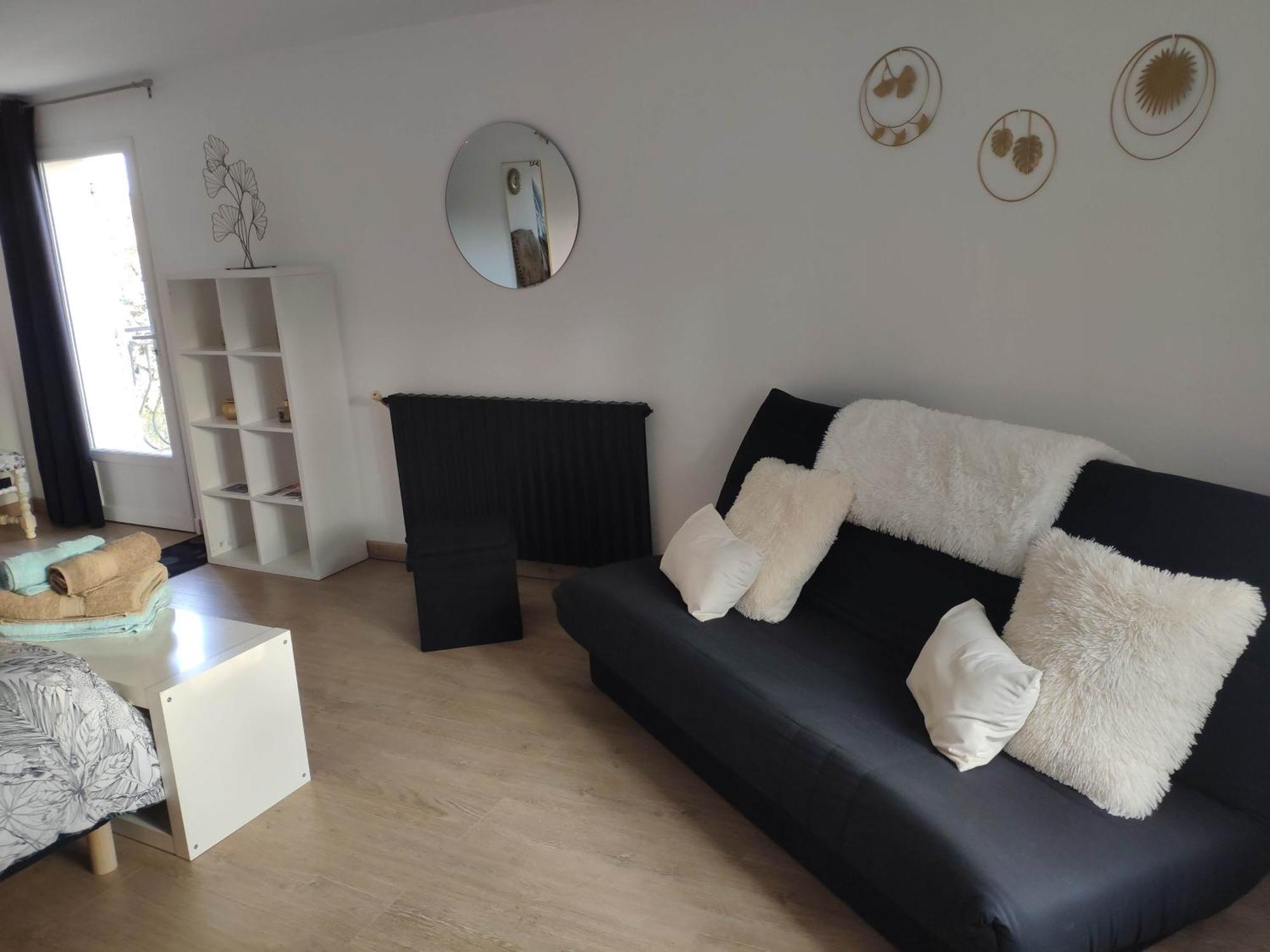 La Tourelle Suite Cosy Entre Vignoble Aixois Et Luberon Le Puy-Sainte-Réparade المظهر الخارجي الصورة